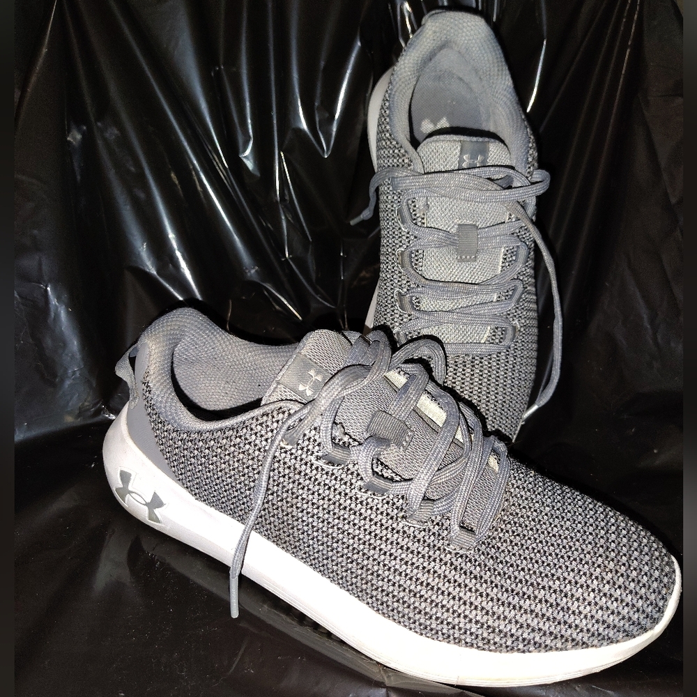 Under armour ripple tennis shoes women's size 8